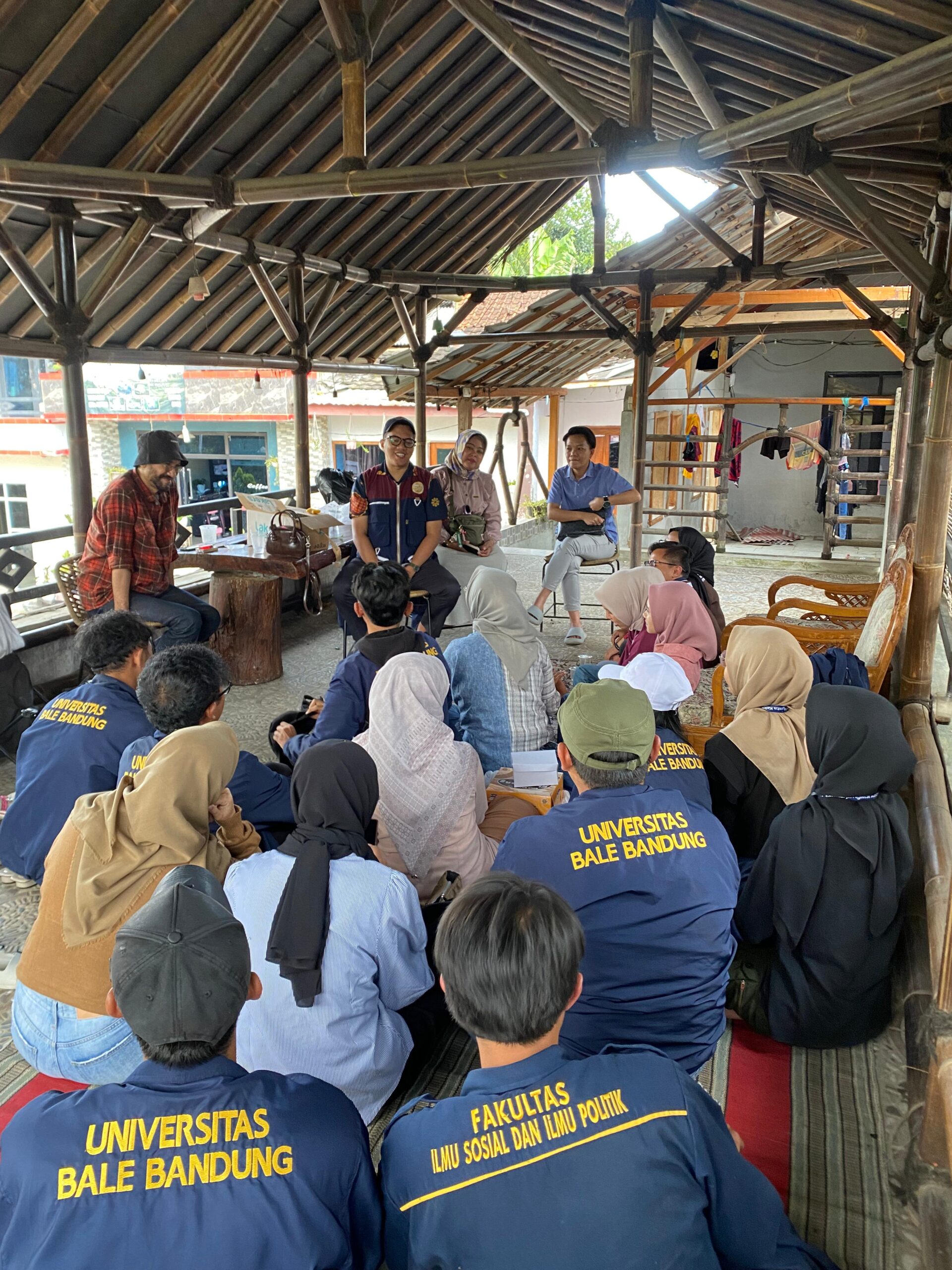 FISIP UNIBBA Lakukan Monitoring Mahasiswa KKN di Desa Pulosari dan Pangalengan